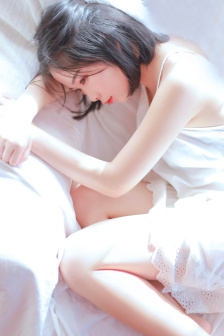 少妇扒开毛毛自慰喷水